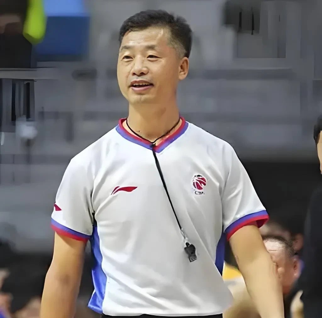 篮球赛事受裁判严格执法，球队抱怨连连