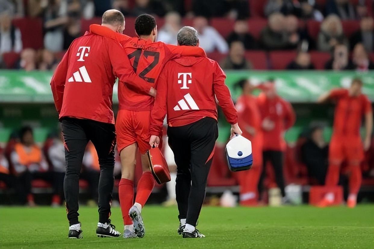 包含拜仁慕尼黑击败汉诺威，保持领先位置的词条