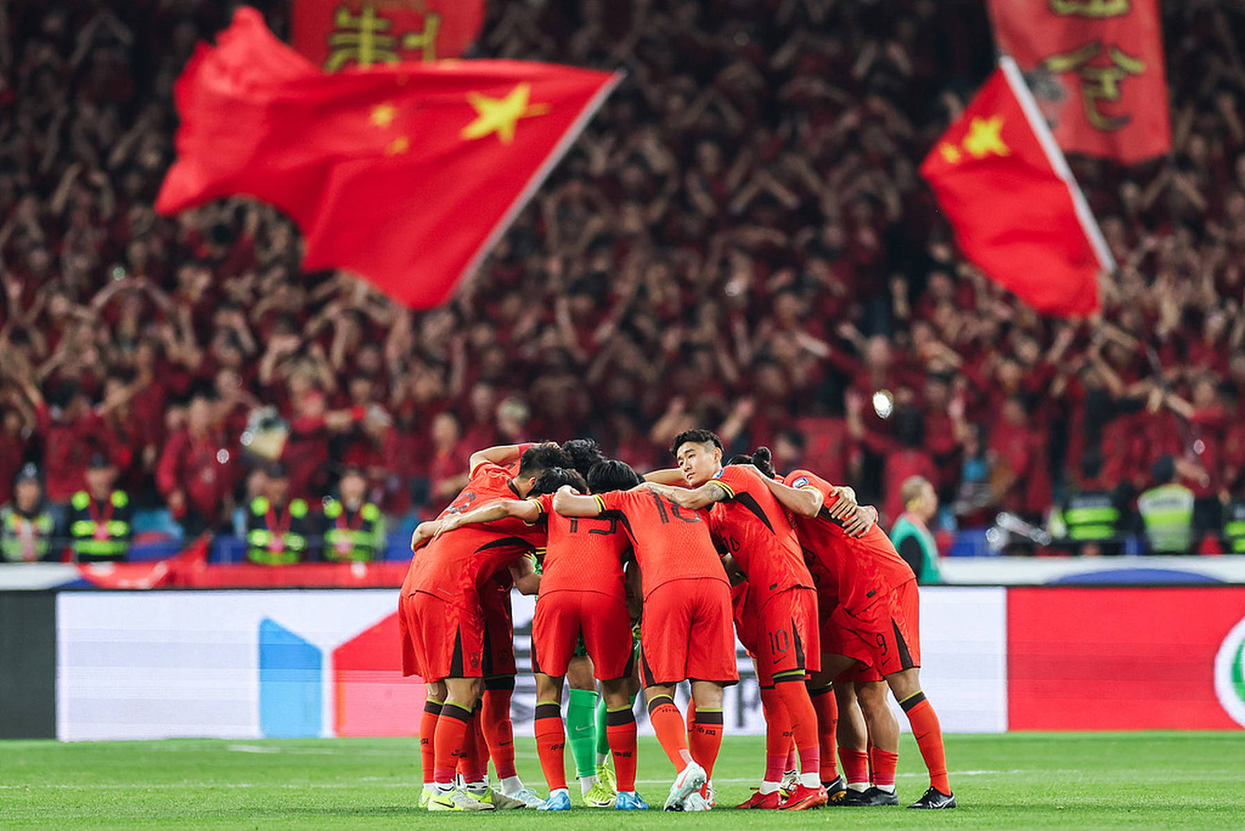 国足备战大赛，全队士气高涨备战的简单介绍