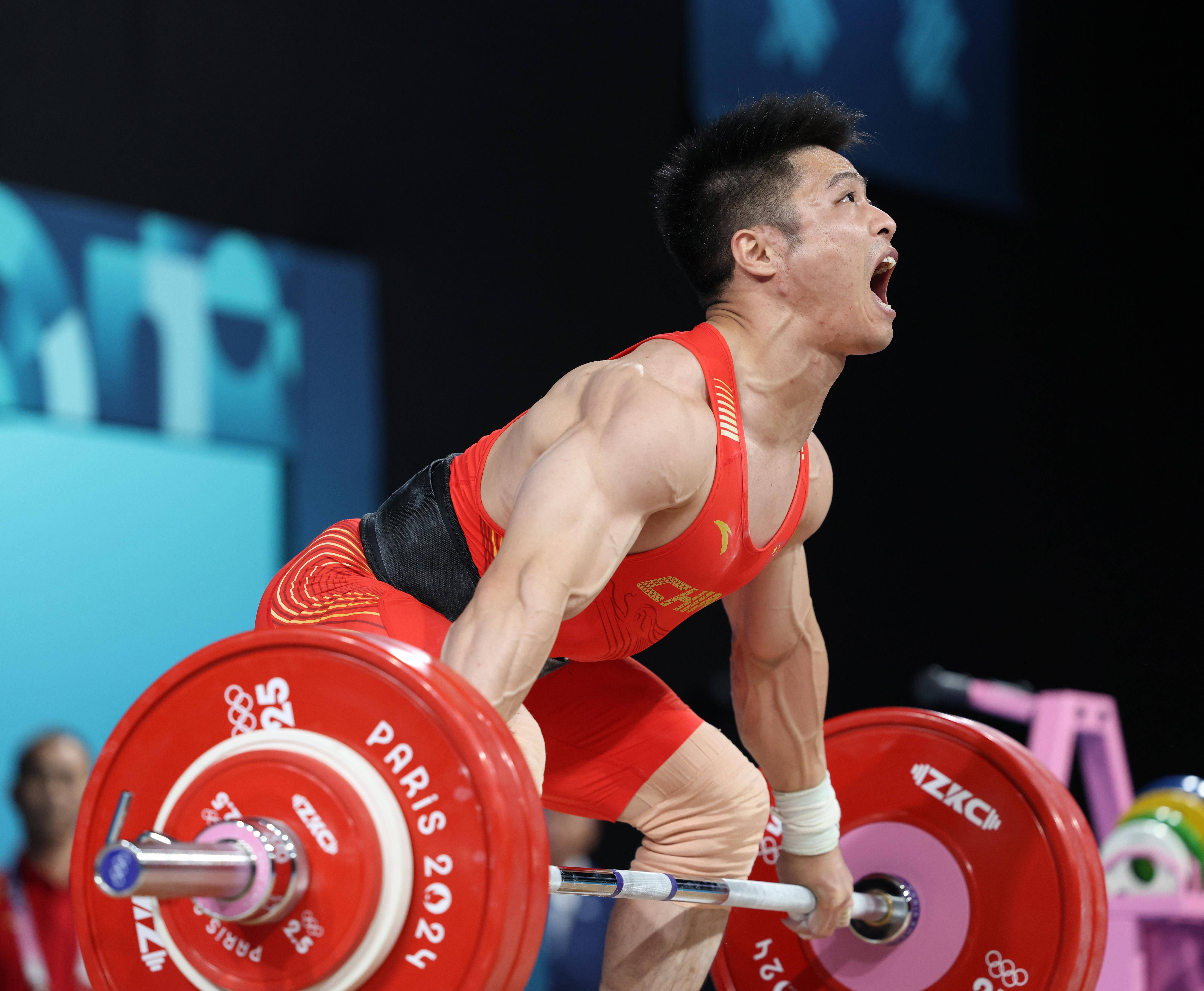 举重冠军力挽狂澜，挑战极限彰显实力