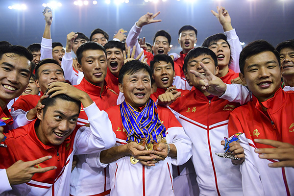 球队主帅神秘召见队员，备战决胜之战