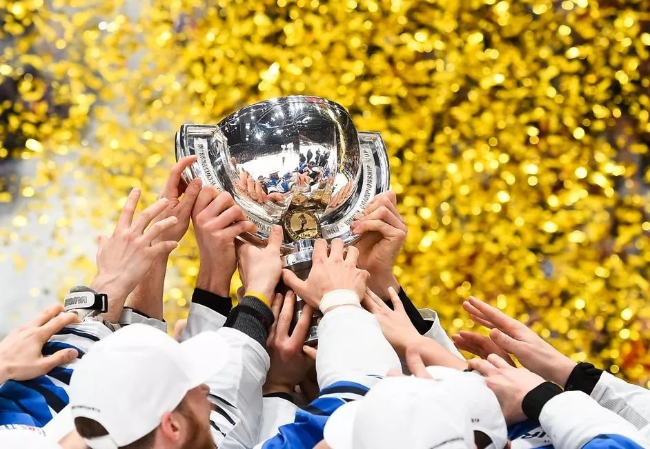 芬兰选手在乒乓球比赛中表现出色，夺得银铜